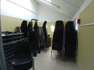 Salle du Bru 9 TABLES et CHAISES